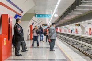 İzmir B&uuml;y&uuml;kşehir Belediyesi toplu ulaşımı teşvik etmek i&ccedil;in vapur, otob&uuml;s