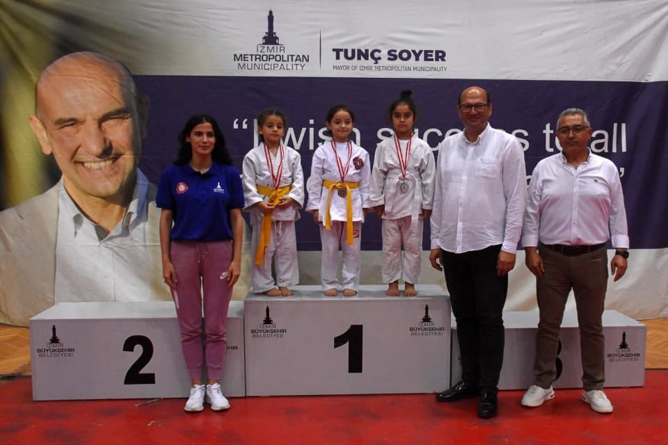 İzmir B&uuml;y&uuml;kşehir Belediyesi Gen&ccedil;lik ve Spor Kul&uuml;b&uuml;'n&uuml;n ev sahipliğinde d&uuml;zenlenen