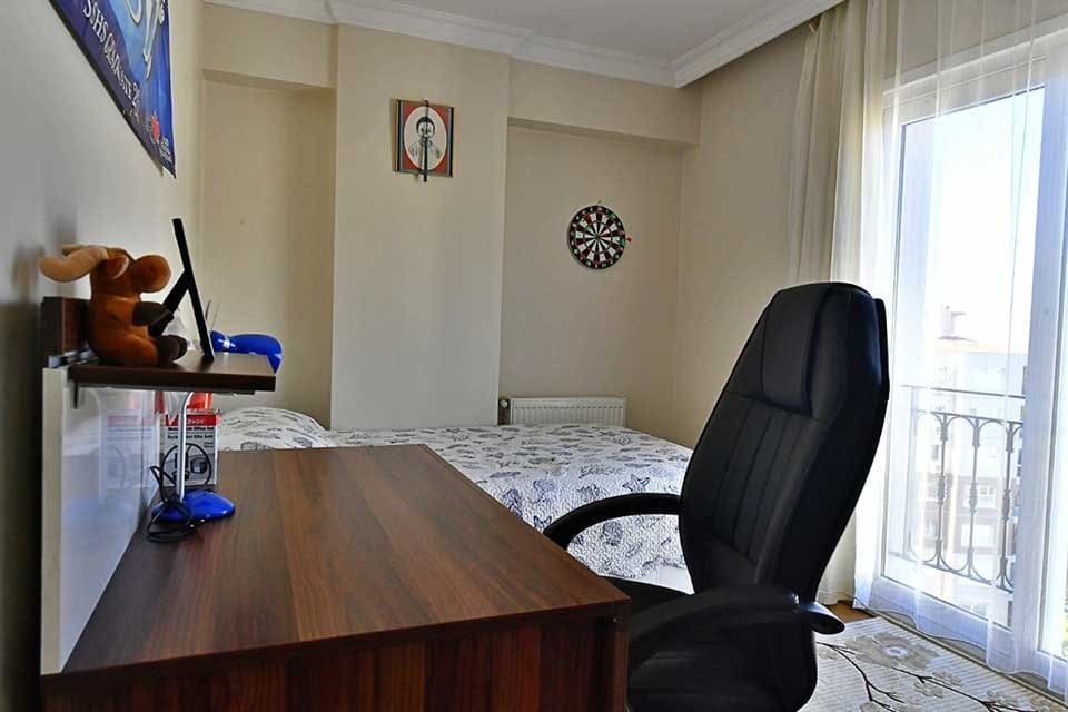 İzmir B&uuml;y&uuml;kşehir Belediyesi tarafından başlatılan &ldquo;İzmir Gen&ccedil;lere Kucak A&ccedil;ıyor&rdquo; projesinde