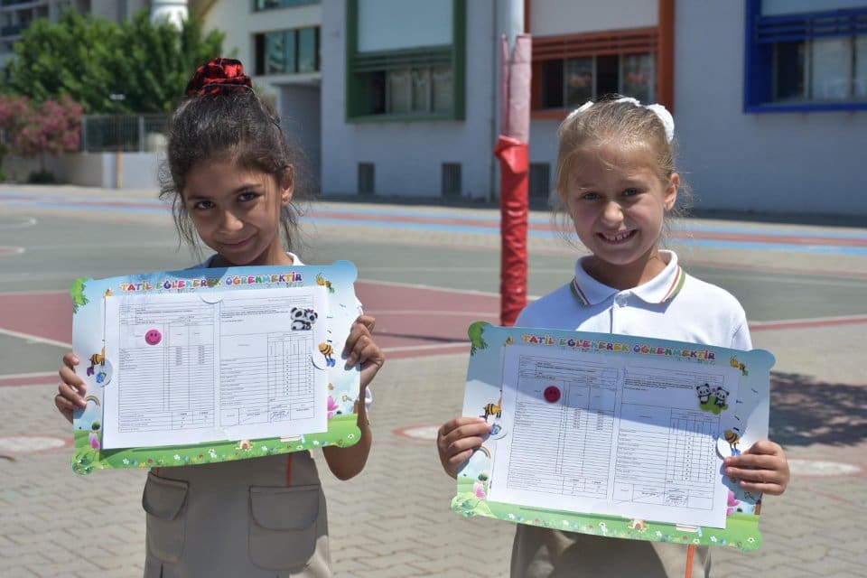 İzmir'de, 2021-2022 eğitim ve &ouml;ğretim yılı sona ererken, 738 bin