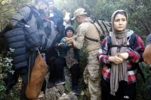 İZMİR'in Urla il&ccedil;esinde, jandarma operasyonunda yasa dışı yollarla yurt dışına