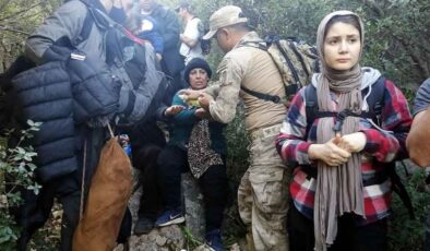 İzmir'de operasyonla yakalandılar… Göçmen kaçakçılarına suç üstü