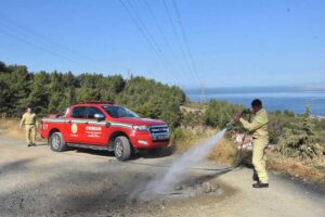 İZMİR Orman Bölge Müdürlüğü ekipleri, ekim ayında olunmasına rağmen, toprağa