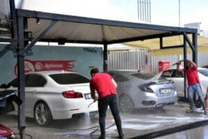 Kuzey Afrika'dan taşınan tozlar yağmurla birlikte &ccedil;amur olarak yağdı. Haftanın