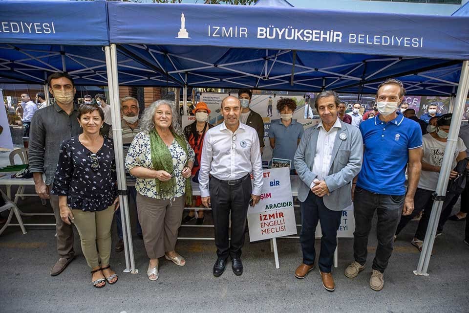 Otomobilsiz Kent G&uuml;n&uuml; etkinliklerinde bir araya gelen İzmir Kent Konseyi