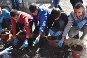 İzmir'de hayata ge&ccedil;irilen Bilimi Yaşıyorum Projesi kapsamında &ouml;zel eğitim g&ouml;ren
