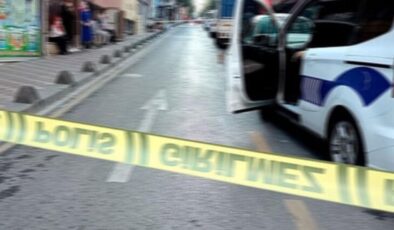 İzmir'de polisler ile kaçan şüpheliler arasında arbede: Vurulan 1 kişi öldü