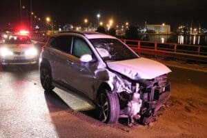 İzmir'in Konak il&ccedil;esinde trafik kontrol noktasında uygulamadan ka&ccedil;an alkoll&uuml; ve