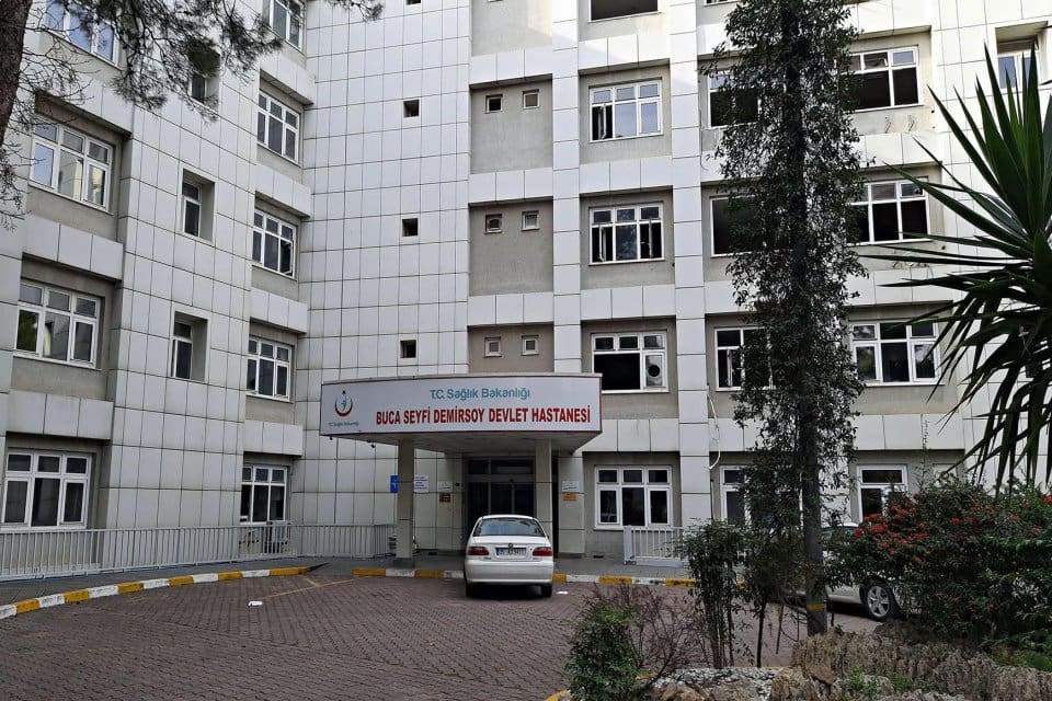 İzmir'de,&nbsp;Buca Seyfi Demirsoy Eğitim ve Araştırma Hastanesi'nde istirahat raporu i&ccedil;in