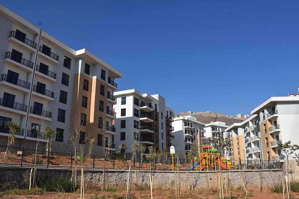 İZMİR'de 6.6'lık depremin ardından 5061 konut inşaatının ihalesinin yapıldığını belirten