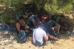 İZMİR'in Menderes il&ccedil;esinde, kolluk kuvvetleri yasa dışı yollarla yurt dışına