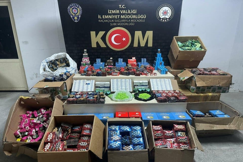 İzmir'in Konak ve Karabağlar il&ccedil;elerindeki polis operasyonlarında 3,6 ton sahte&nbsp;etil