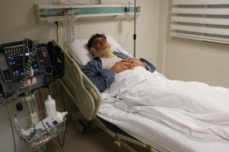 İzmir'in Torbalı il&ccedil;esinde, doktor Ekin H&uuml;rel G&uuml;nay, aracından indiği sırada