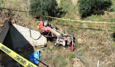 İzmir'de şarampole yuvarlanan aracın sürücüsü yaşamını yitirdi