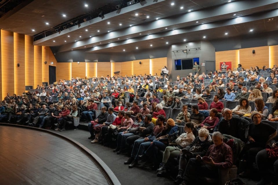 İzmir B&uuml;y&uuml;kşehir Belediyesi Şehir Tiyatroları&rsquo;nın ev sahipliği yaptığı &ldquo;B&uuml;y&uuml;kşehir Belediyeleri