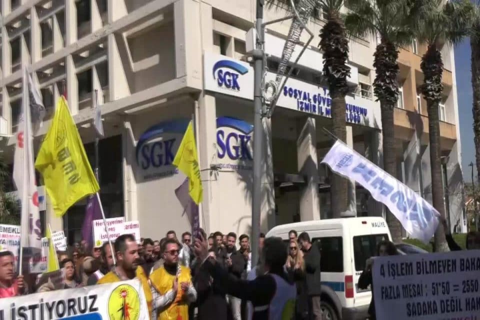 Sosyal G&uuml;venlik Kurumu (SGK) &ccedil;alışanları, EYT d&uuml;zenlemesinin ardından iş y&uuml;klerinin