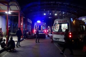 İzmir'in Konak ilçesinde, husumetli iki grup arasında çıkan silahlı çatışmada