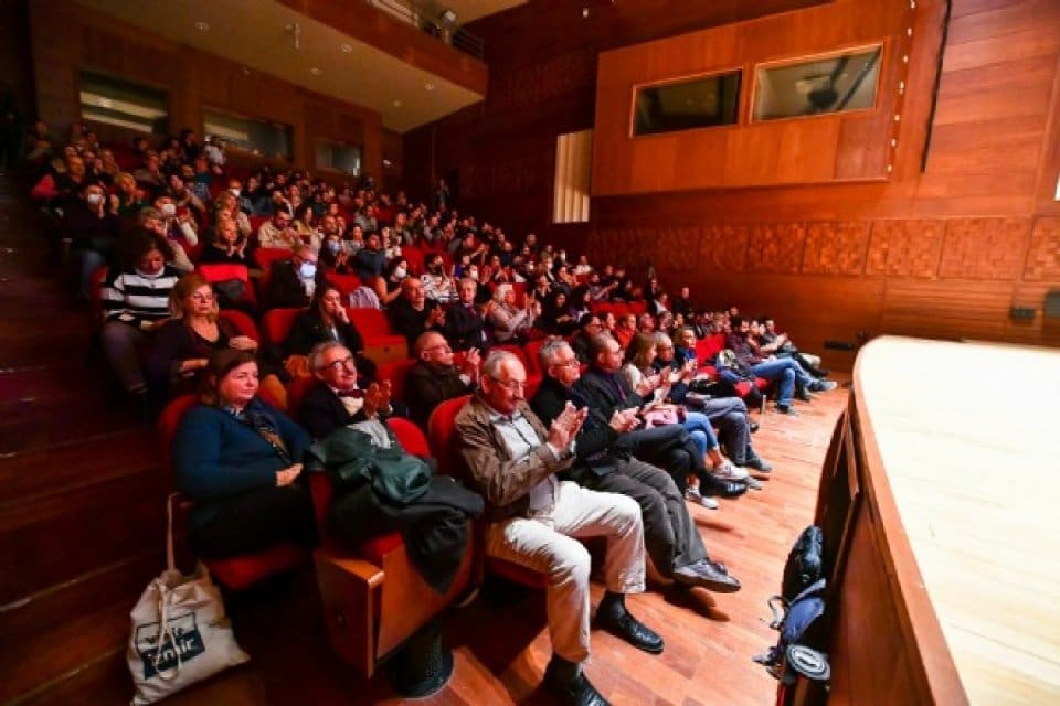İzmir B&uuml;y&uuml;kşehir Belediyesi tarafından bu yıl ikincisi d&uuml;zenlenen &ldquo;İzmir Uluslararası