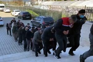 İzmir'in &Ouml;demiş ve Tire il&ccedil;eleri ile Manisa'da &ccedil;eşitli su&ccedil;lara karıştığı
