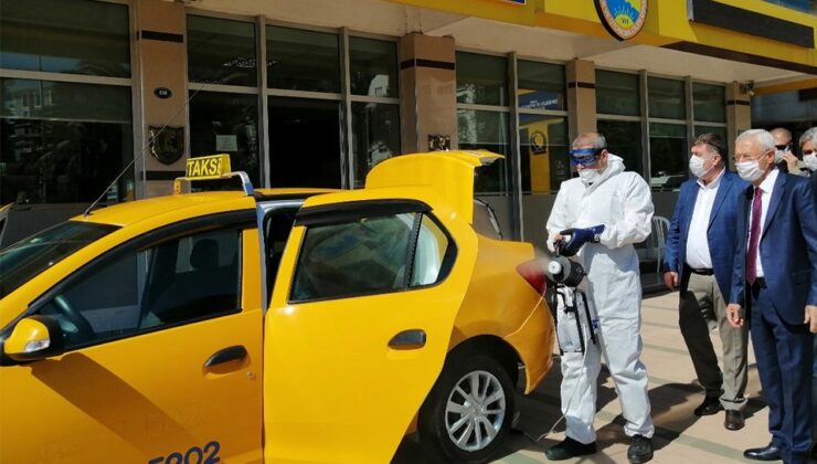 İzmir'de taksilere düzenli dezenfekte çalışması