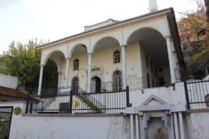 İzmir'in Konak il&ccedil;esinde&nbsp;tarihi Kumrulu Camisi'nin fotoselli muslukları, Esnaf Şeyh Camisi'nin