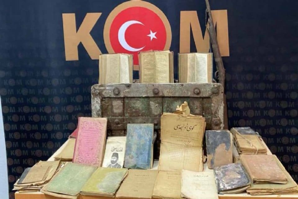 İzmir'in &Ouml;demiş il&ccedil;esinde d&uuml;zenlenen tarihi eser ka&ccedil;ak&ccedil;ılığı operasyonunda 1 zanlı