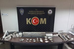 İzmir&rsquo;in Bergama il&ccedil;esinde, polis ekipleri tarafından ka&ccedil;ak kazı yapıldığı tespit