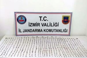 Torbalı'da, jandarmanın d&uuml;zenlediği tarihi eser operasyonunda 721&rsquo;i Osmanlı ve Bizans