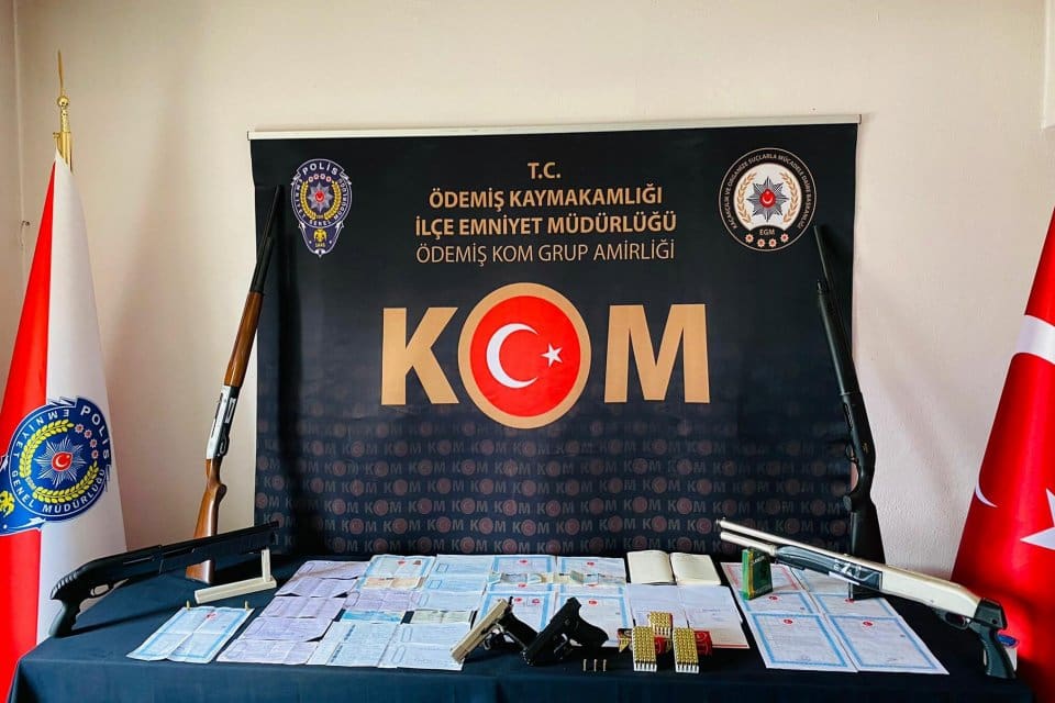 İzmir'de, acil nakit ihtiyacı&nbsp;olan ve bankalardan kredi &ccedil;ekemeyenlere y&uuml;ksek faizle