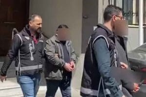 İzmir'in Gaziemir il&ccedil;esinde, ekonomik durumu k&ouml;t&uuml; olan kişileri y&uuml;ksek faizle