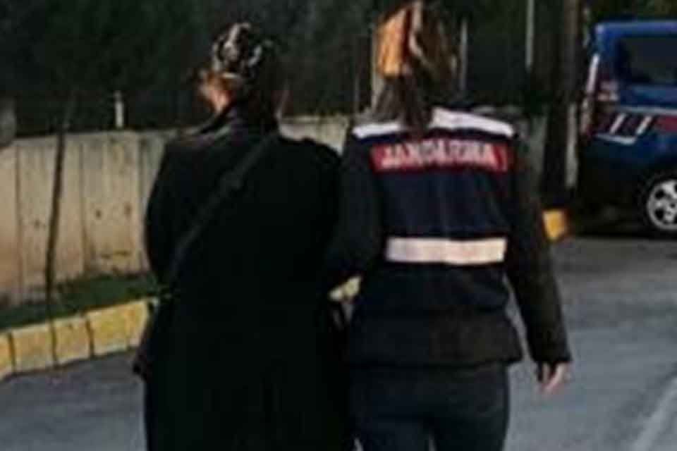 İZMİR'de polisin d&uuml;zenlediği operasyonlarda; sosyal medyadan PKK ter&ouml;r &ouml;rg&uuml;t&uuml;n&uuml;n propagandasını