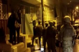 İzmir'de d&uuml;zenlenen operasyonda ter&ouml;r &ouml;rg&uuml;t&uuml; PKK/KCK-YPG/PYD adına faaliyet g&ouml;sterdikleri su&ccedil;lamasıyla