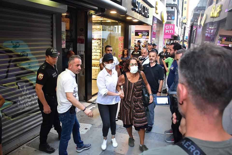 İZMİR'de, ge&ccedil;en cuma g&uuml;n&uuml; Ağrı'nın Doğubeyazıt il&ccedil;esinde &ouml;ld&uuml;r&uuml;len ter&ouml;rist Ulaş