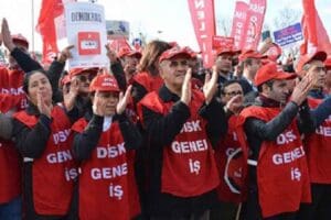 İzmir B&uuml;y&uuml;kşehir Belediyesi ile İZELMAN ve İZENERJİ arasındaki&nbsp;TİS s&uuml;reci tıkandı.&nbsp;Genel
