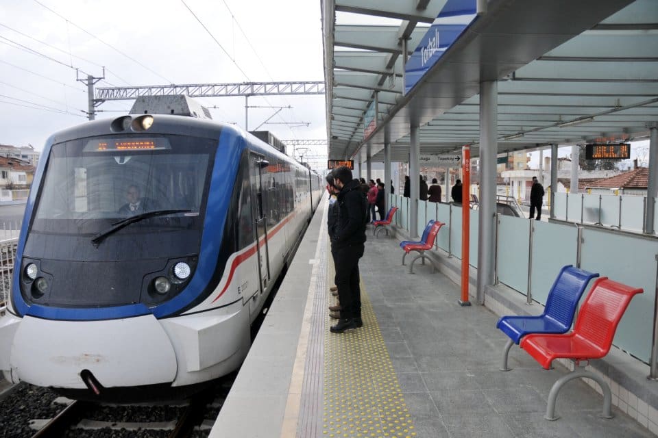 İzmir B&uuml;y&uuml;kşehir Belediyesi tarafından belirlenen yeni tarifede toplu ulaşımda tam