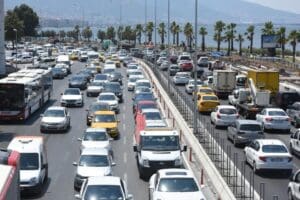 İZMİR'de trafiğe kayıtlı ara&ccedil; sayısı temmuz ayı sonu itibarıyla 1