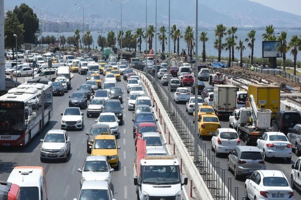 2023 Ocak ayı sonu itibarıyla İzmir'de trafiğe kayıtlı toplam taşıt