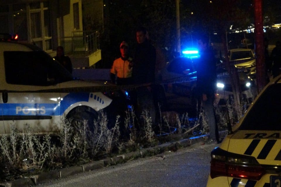 İzmir'in Bornova il&ccedil;esinde kontrolden &ccedil;ıkarak devrilen motosikletin s&uuml;r&uuml;c&uuml;s&uuml; Kamil &Ccedil;akmak