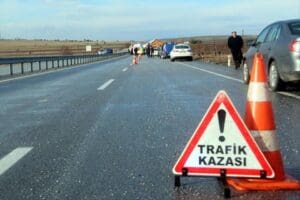 İzmir'in &Ccedil;iğli il&ccedil;esinde meydana gelen trafik kazasında motosiklet s&uuml;r&uuml;c&uuml;s&uuml; yaşamını