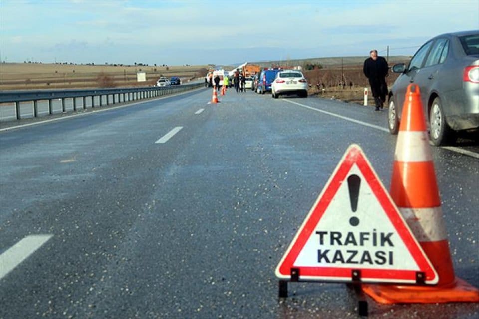 İzmir'in &Ccedil;iğli il&ccedil;esinde meydana gelen trafik kazasında motosiklet s&uuml;r&uuml;c&uuml;s&uuml; yaşamını