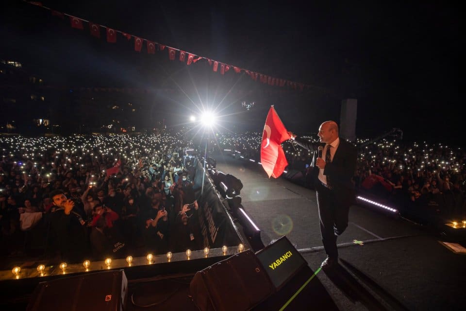 İzmir B&uuml;y&uuml;kşehir Belediyesi 29 Ekim Cumhuriyet Bayramı i&ccedil;in &uuml;&ccedil; g&uuml;n