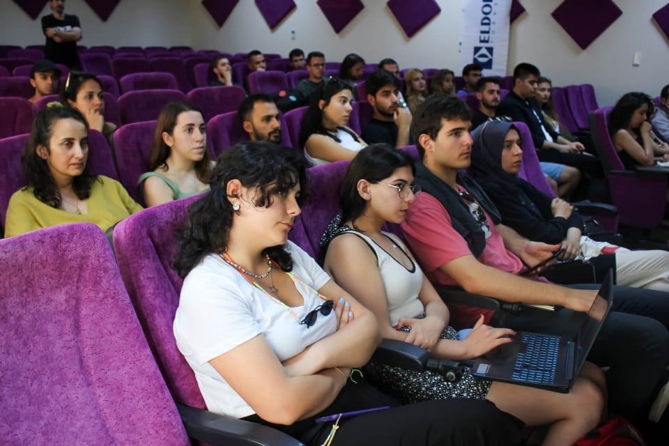 Girişimcilik ruhuna sahip &uuml;niversite &ouml;ğrencilerini, &ldquo;İklim ve Enerji Sorunlarına; Kent