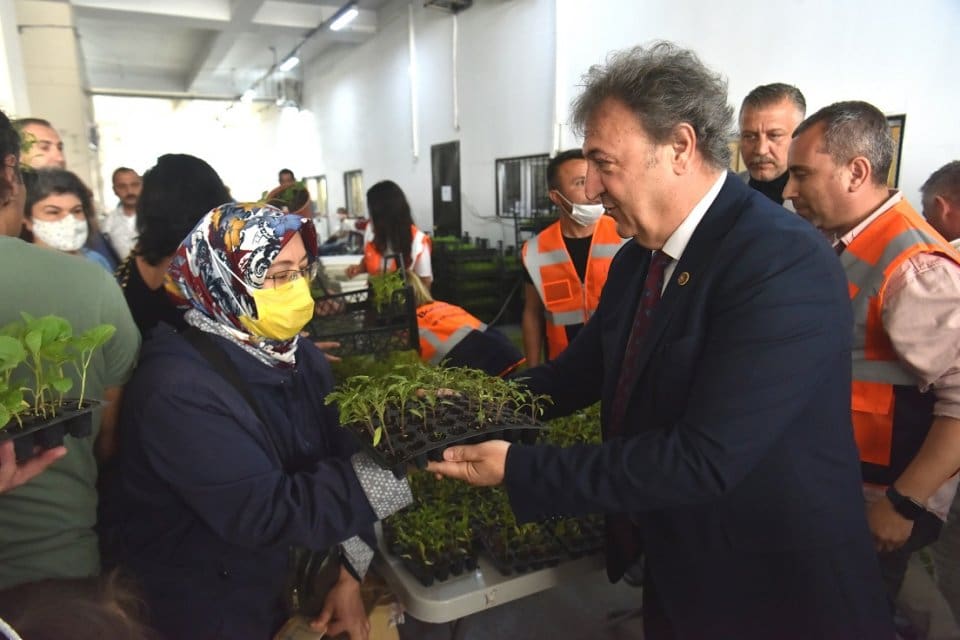 Yerelde kalkınma hedefi ile tarıma destek olan Bornova Belediyesi, Atalık