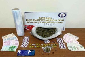 İZMİR'in Bayraklı ilçesinde, ev ve depoya yapılan baskında 1 kilo
