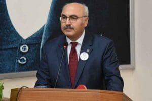 İzmir Valisi Yavuz Selim K&ouml;şger, kentte hem korona vir&uuml;s vaka