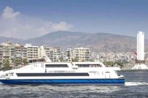 İzmir'deki olumsuz hava ve deniz koşulları sebebiyle İZDENİZ vapur seferlerinin