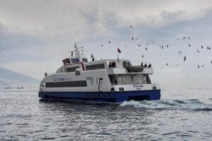 İzmir'de olumsuz hava şartları nedeniyle vapur seferleri iptal edildi. İZDENİZ'den