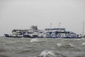 İzmir'de yaşanan olumsuz kava ve deniz koşulları sebebiyle iptal edilen
