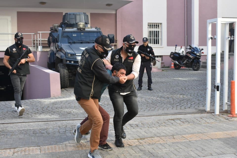 MLKP kamplarında eğitim aldığı kaydedilen ş&uuml;phelinin, İzmir'in Buca il&ccedil;esinde 2017'de