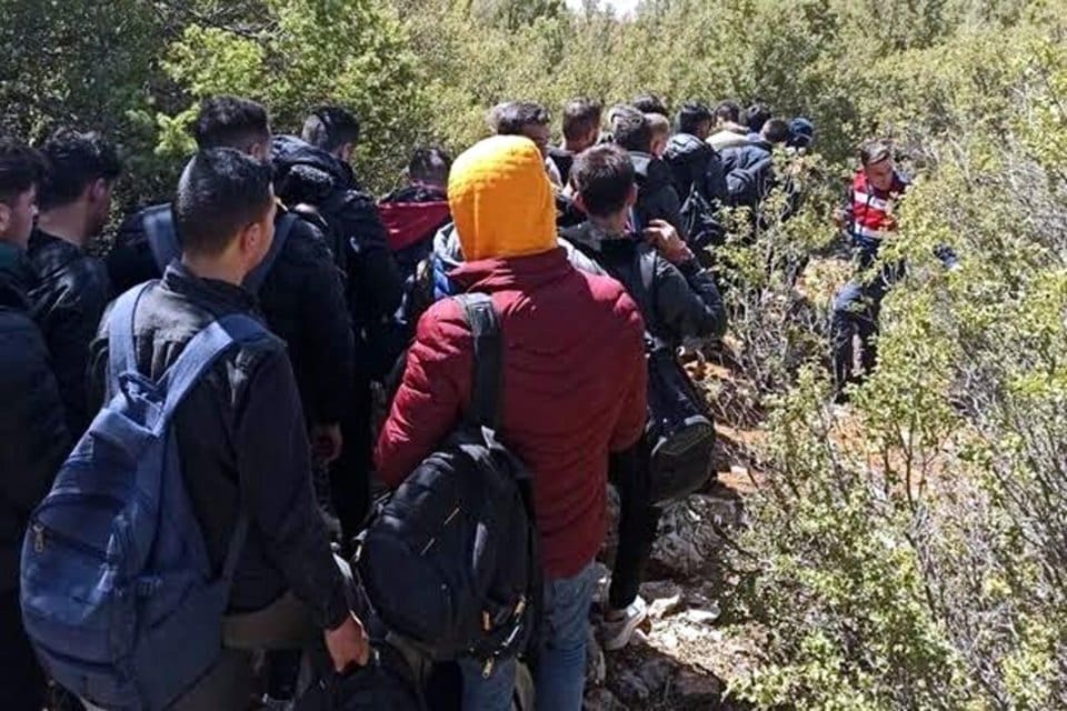 İZMİR'de, 15-24 Ağustos'taki jandarma operasyonlarında, yasa dışı yollarla yurt dışına